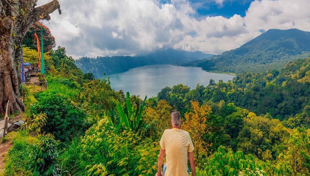 Twin Lakes, Handara Gate and Ulun Danu Bratan – Full-Day Trekking Tour - Photo 5